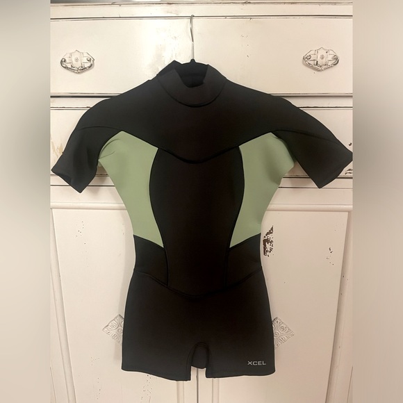 Women's Short Sleeve Back Zip Boy Short Spring Wetsuit 2mm Size - Picture 3 of 4